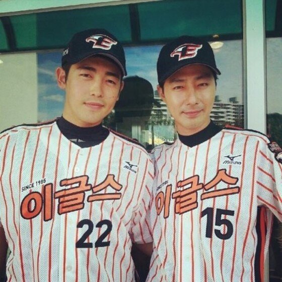 본문 이미지 - 이태양과 조인성의 투샷이 화제다. ⓒ News1스포츠 / 야구 커뮤니티