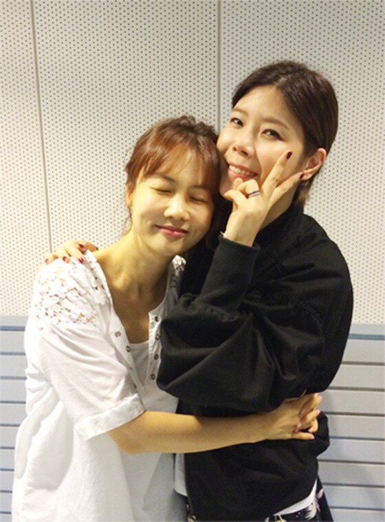 본문 이미지 - 가수 린이 지난 15일 라디오에 출연해 자신의 결혼식 축가를 이적과 김범수가 맡았다고 밝혔다. ⓒ SBS