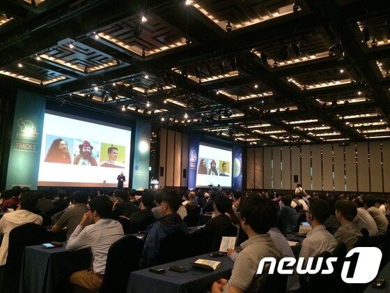 본문 이미지 - 삼성전자가 16~17일 서울 삼성동 그랜드인터컨티넨탈호텔에서 진행하는 &#34;삼성 오픈소스 컨퍼런스&#40;소스콘&#41;&#34;에는 1000명에 육박하는 개발자들과 업계 관계자들이 모였다. 2014.09.16/뉴스1 ⓒ News1 