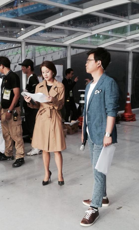 본문 이미지 - 방송인 김성주가 윤수영 아나운서와 함께 아시안게임 개막식 진행을 맡았다. ⓒ 김성주 트위터