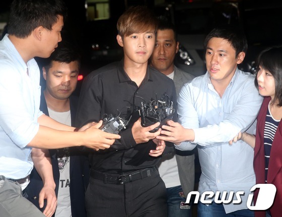 김현중, 피의자 신분 경찰서 출석