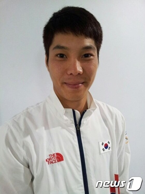 본문 이미지 - 한국 체조 남자 대표팀이 21일 단체전 결승에서 은메달을 획득했다. 주장 이상욱은 "지금까지 이런 분위기가 없었다"며 선수단의 단합이 이뤄낸 결과였다고 설명했다. ⓒ News1스포츠 / 인천=표권향 기자