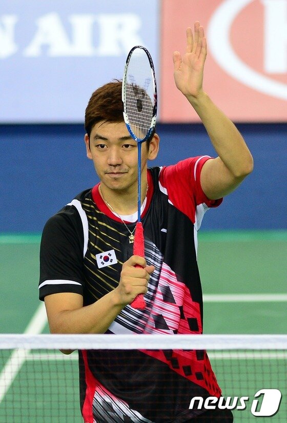 본문 이미지 - 남자 배드민턴 간판스타 이용대가 "중국과의 결승이 어렵기는 해도 충분히 승산이 있다"고 말했다. 이용대가 22일 대만과의 준결승전에서 여유있는 표정을 짓고 있다. ⓒ News1 양동욱 기자