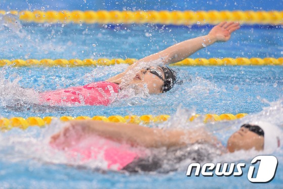 (인천=뉴스1) 이동원 기자 = 한국 여자 수영 대표팀의 박한별(17, 부산체고)이 23일 오전 인천 문학박태환수영장에서 열린 2014 인천아시안게임 여자수영 배형 50m 예선에서 …