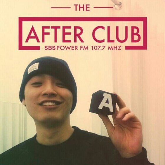 본문 이미지 - 래퍼 이센스가 라디오를 통해 새 싱글 &acute;백 인 타임&acute;을 기습적으로 공개했다. ⓒ 비스츠앤네이티브스