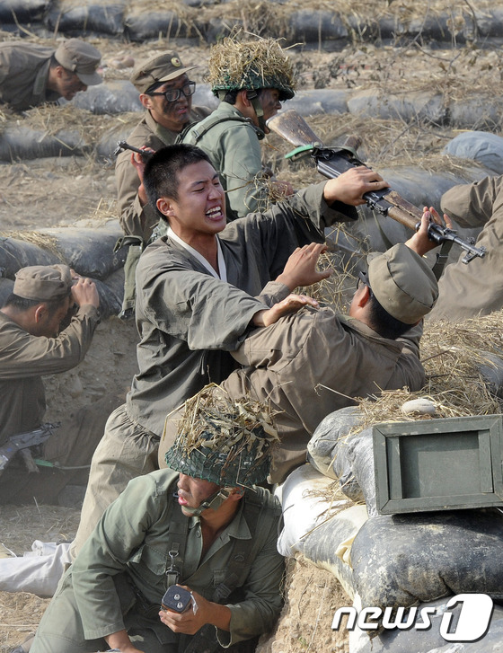 (대구ㆍ경북=뉴스1) 정훈진 기자 = 26일 오후 칠곡군 석적읍 낙동강 둔치에서 열린 \'낙동강지구 전투 전승행사\'에서 특공여단 및 미군장병 등 660여명이 참여해 치열했던 당시 …