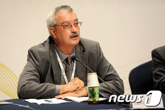 본문 이미지 - 브라울리우 페레이라 지소자 디아즈 CBD사무총장이 29일 오후 강원 평창군 알펜시아 일원에서 열린 '제12차 생물다양성협약 당사국총회-제7차 바이오안전성의정서 당사국회의 기자회견'에서 발언을 하고 있다. 2014.9.29/뉴스1 ⓒ News1 윤창완 기자