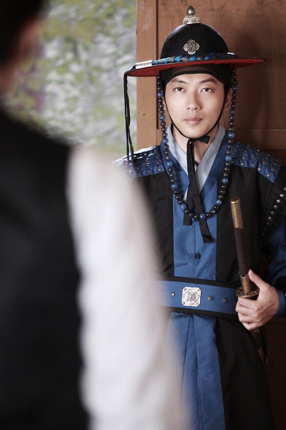 본문 이미지 - 배우 이동휘는 올해 드라마 &acute;조선총잡이&acute;와 &acute;타짜-신의 손&acute;에 출연했다. ⓒ 심엔터테인먼트