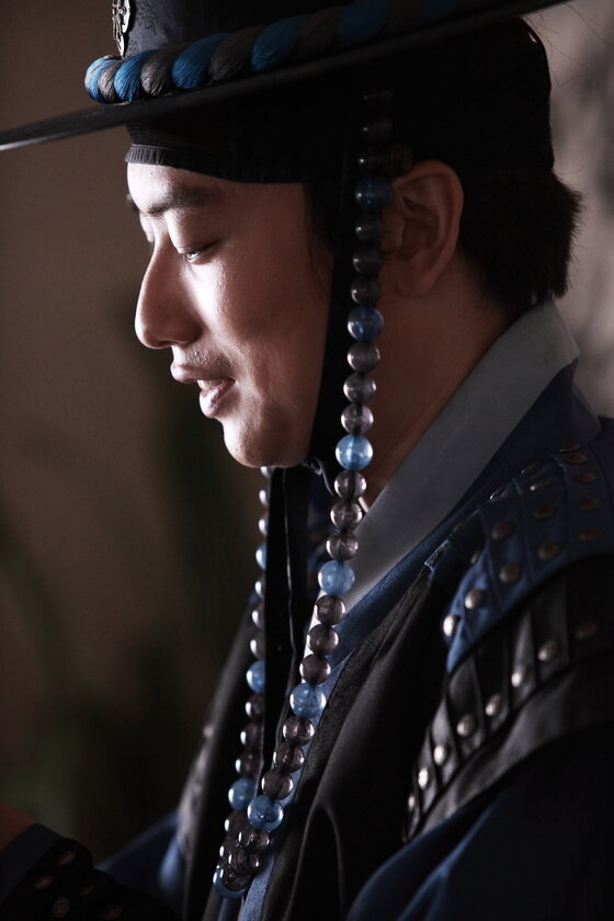 본문 이미지 - 배우 이동휘는 &acute;타짜2&acute;에서 최승현과 함께 호흡을 맞췄다. ⓒ 심엔터테인먼트