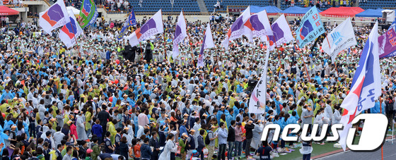 금융노조 총파업...목동운동장서 대규모 집회
