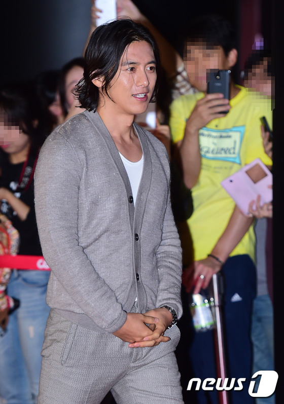 (서울=뉴스1스포츠) 권현진 기자 = 배우 고수가 30일 오후 서울 왕십리CGV에서 열린 영화 '마담뺑덕'(감독 임필성) VIP 시사회에 참석하고 있다. '마담뺑덕'은 고전 '심청 …