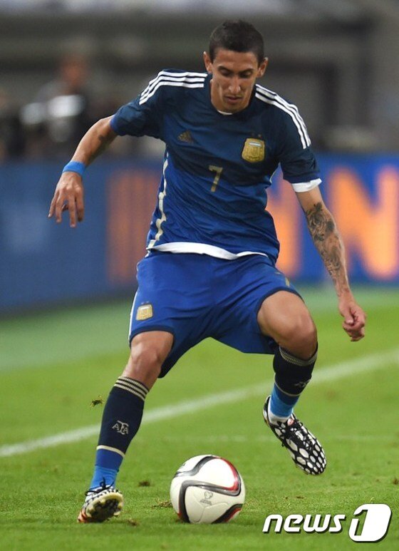 본문 이미지 - 아르헨티나는 4일 새벽(한국 시간) 독일 뒤셀도르프에서 열린 독일과의 A매치 평가전에서 1골 3도움을 기록한 앙헬 디 마리아(맨체스터 유나이티드)의 맹활약에 힘입어 4-2로 승리했다. ⓒ AFP=News1