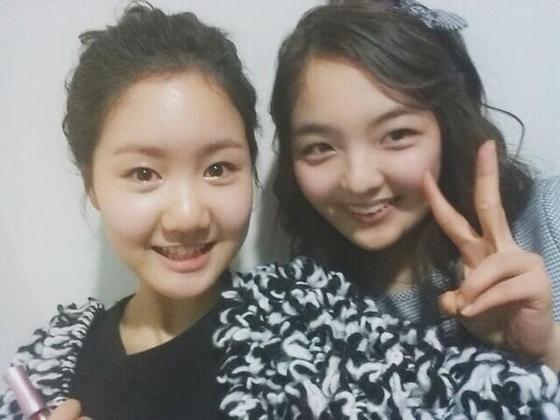 본문 이미지 - 아역배우 진지희가 과거 자신의 트위터에 서신애와 함께 찍은 사진을 공개했다. ⓒ 진지희 트위터