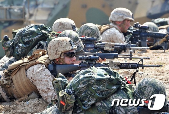 한미합동군사훈련 중인 한국군과 미군.© AFP=뉴스1