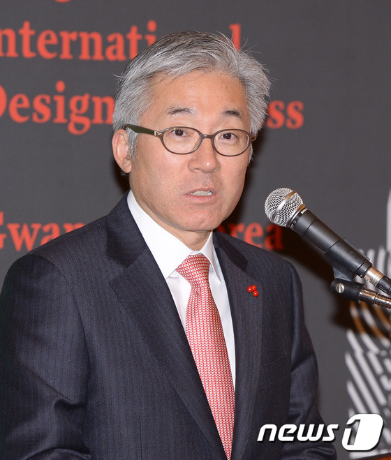 (서울=뉴스1) 이동원 기자 = 김종덕 문체부 장관이 14일 오후 문화역서울 284(구 서울역사)에서 열린 '2015 국제디자인총회' 발족식에서 축사를 하고 있다. 2015 국제디 …