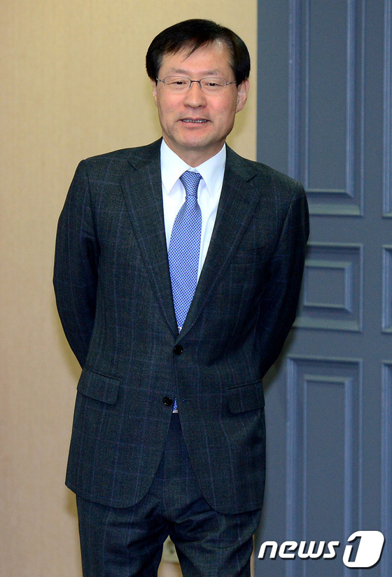 (서울=뉴스1) 박정호 기자 = 김진태 검찰총장이 15일 오전 서울 서초동 대검찰청에서 열린 검찰미래발전위원회 위촉식에 참석하고 있다. 2015.1.15/뉴스1