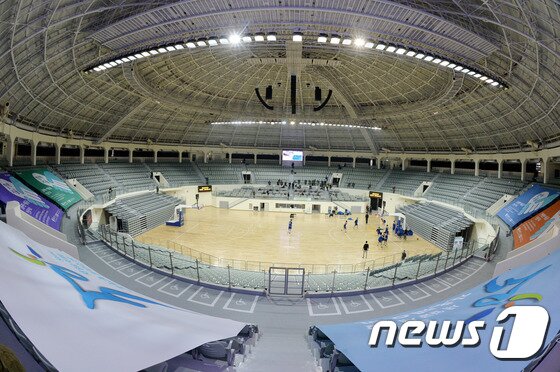본문 이미지 - 새단장을 한 장충체육관 내부. 2015.1.15/뉴스1 ⓒ News1 박세연 기자