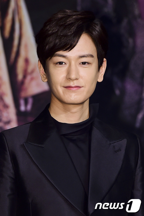 (서울=뉴스1스포츠) 김진환 기자 = 여심 어택하는 훈훈한 미소~ 배우 임주환이 15일 오후 서울 마포구 MBC상암신사옥에서 열린 월화 특별기획 ‘빛나거나 미치거나’ 제작보고회에서 …