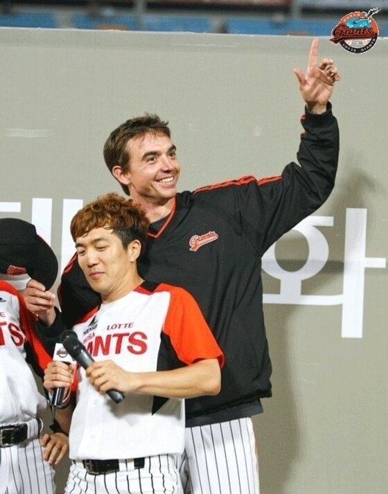 본문 이미지 - 라이언 사도스키가 15일 해외 스카우트로서 롯데의 품에 다시 안겼다. ⓒ 뉴스1스포츠 / 롯데 자이언츠 제공