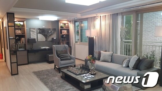 본문 이미지 - 98㎡ 유닛모습. 주부들 편의를 고려해 넉넉한 수납공간을 마련한 점이 눈길을 끈다/제공=호반건설ⓒ News1