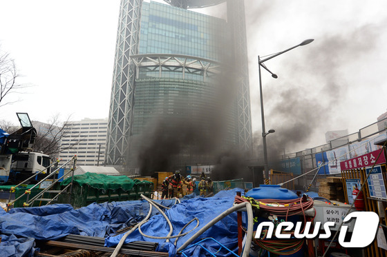 지하철 1호선 종각역 인근 공사현장서 화재