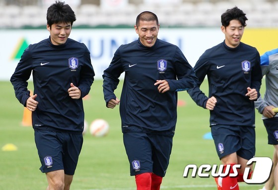 (시드니=뉴스1) 오대일 기자 = 축구대표팀 기성용, 차두리, 손흥민이 2015 아시아축구연맹(AFC) 호주 아시안컵 결승전 호주와의 경기를 사흘 앞둔 28일 호주 시드니 코가라 …