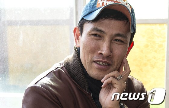 본문 이미지 - 배우 유오성이 최근 삼청동의 한 카페에서 진행된 뉴스1스포츠와의 인터뷰에서 자신의 청춘을 회상했다. ⓒ News1 스포츠 / 김진환 기자