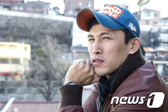 본문 이미지 - 배우 유오성이 최근 삼청동의 한 카페에서 진행된 뉴스1스포츠와의 인터뷰에서 영화 '내 심장을 쏴라'에 출연한 소감을 밝혔다. ⓒ News1 스포츠 / 김진환 기자