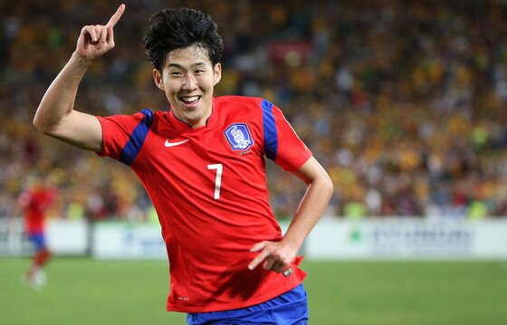 본문 이미지 - 2015 아시안컵을 통해 축구대표팀의 부동의 '에이스'임을 재확인한 손흥민(23·레버쿠젠) 사진은 지난달 31일 열린 아시안컵 결승전 호주와의 경기에서 0-1로 뒤진 후반 추가시간 극적인 동점골을 터뜨린 뒤 환호하는 모습. (뉴스1 자료사진) ⓒ News1 오대일 기자