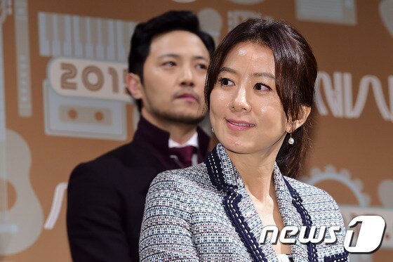 본문 이미지 - ‘쎄시봉’은 한국 음악계에 포크 열풍을 일으킨 조영남, 윤형주, 송창식, 이장희 등을 배출한 음악감상실 쎄시봉을 배경으로, 전설의 듀엣 트윈폴리오의 탄생 과 그들의 뮤즈를 둘러싼 애틋한 사랑 이야기를 그린 작품이다. ⓒ News1 스포츠 / 김진환 기자