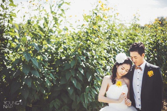 본문 이미지 - LG의 투수 신정락이 10일 한 살 연상의 신부 이윤진 씨와 결혼식을 올린다. ⓒ 뉴스1스포츠 / LG 트윈스 제공