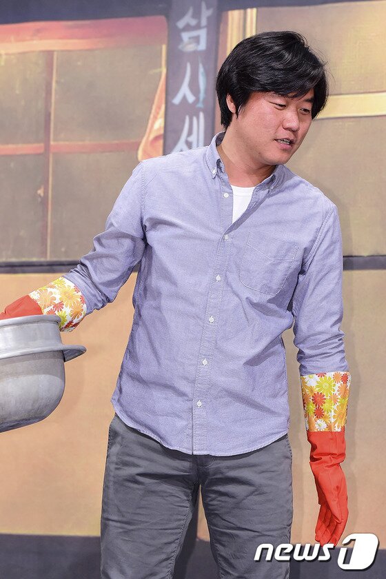 본문 이미지 - 나영석 PD가 9일 오후 1시 서울 강남구 논현동 임피리얼 팰리스 호텔 셀레나홀에서 열린 tvN '삼시세끼 어촌편' 제작발표회에 참석해 지난 시즌과의 차이점을 공개했다.  ⓒ News1 스포츠 / 김진환 기자