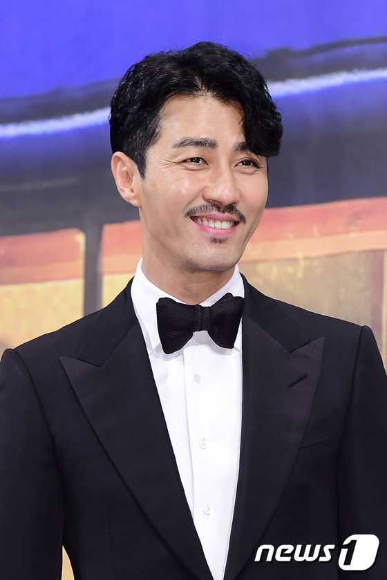 (서울=뉴스1스포츠) 김진환 기자 = 눈주름마저 멋있는 남자~ 배우 차승원이 9일 오후 서울 논현동 임피리얼 팰리스 서울에서 열린 tvN ‘삼시세끼 어촌편’ 제작보고회에 참석해 포 …