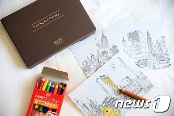 본문 이미지 - 롯데호텔부산은 10월부터 두 달간 컬러링 세트 등을 증정하는 ‘힐링 아트 테라피 패키지 3종’을 선보인다.(부산 롯데호텔 제공)ⓒ News1