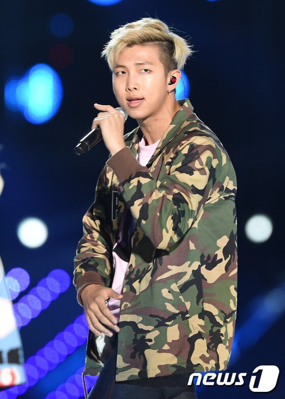 본문 이미지 - 방탄소년단 랩몬스터가 31일 진행되는 MBC 가요대제전 출연이 불투명했다.ⓒ News1starDB