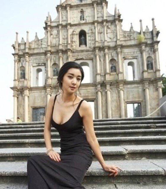 본문 이미지 - 김빈우의 남다른 몸매가 주목받고 있다.  ⓒ News1star / 온라인 커뮤니티