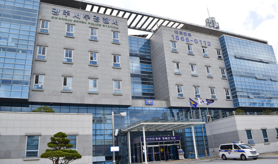 '가정폭력 의심 신고' 출동한 경찰 멱살 잡은 50대 입건