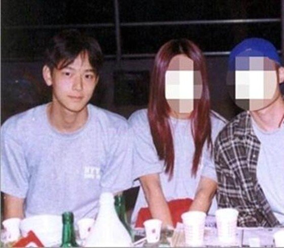 본문 이미지 - 강동원 과거 모습이 관심을 끌고 있다. ⓒ News1star/ 온라인 커뮤니티 