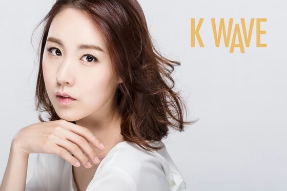 본문 이미지 - 간미연이 동안 외모에 빛나는 메이크업 화보를 공개했다.ⓒ News1star / K WAVE