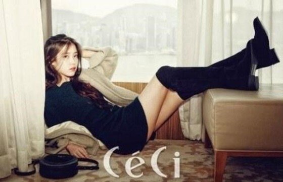 본문 이미지 - 아이유의 섹시 화보가 재조명되고 있다. ⓒ News1stat / 쎄씨