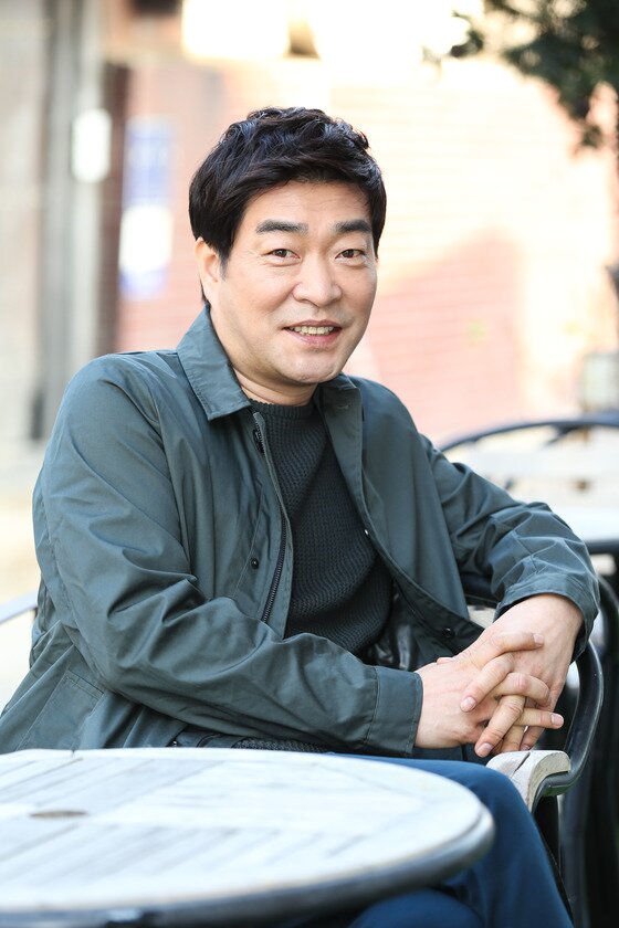 본문 이미지 - 배우 손현주가 최근 서울 종로구 삼청동의 한 카페에서 진행된 인터뷰에서 영화 '더 폰'으로 관객들과 만나는 소감을 밝혔다. ⓒ News1star / 호호호비치