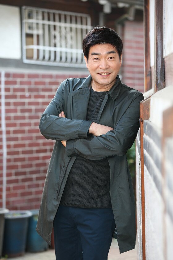 본문 이미지 - 배우 손현주가 최근 서울 종로구 삼청동의 한 카페에서 진행된 인터뷰에서 영화 '더 폰'에 출연하게 된 이유를 털어놨다. ⓒ News1star / 호호호비치