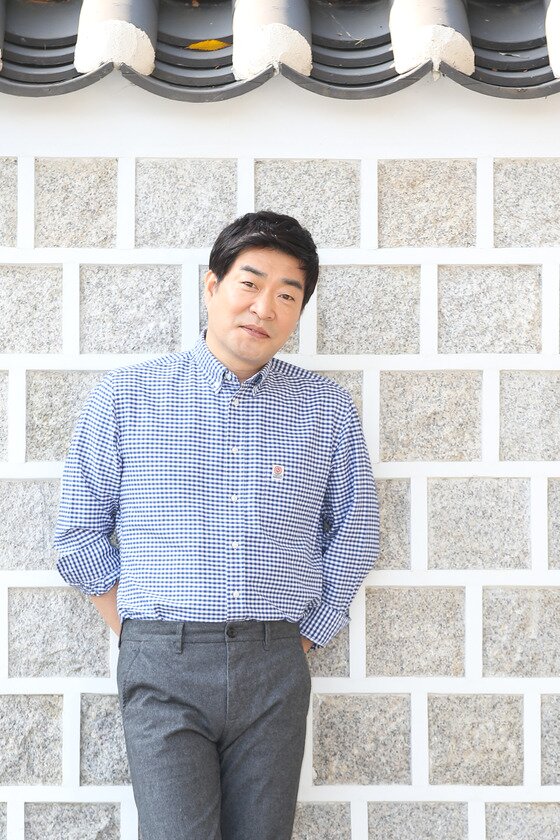 본문 이미지 - 배우 손현주가 최근 서울 종로구 삼청동의 한 카페에서 진행된 인터뷰에서 스릴러 장르에 연이어 출연하는 부담감에 대해 고백했다. ⓒ News1star / 호호호비치