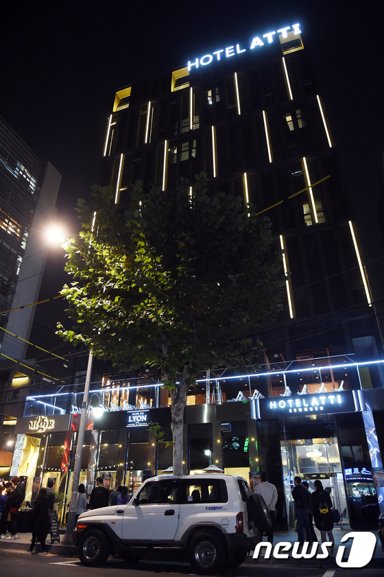 (서울=뉴스1스타) 권현진 기자 = 발길 잡는 '아티스트리' 프로젝트!‘아티스트리(Artistry)' 호텔 아띠 성수 전시 프로젝트가 23일 오후 서울 성수동 호텔 아띠에서 열렸다 …