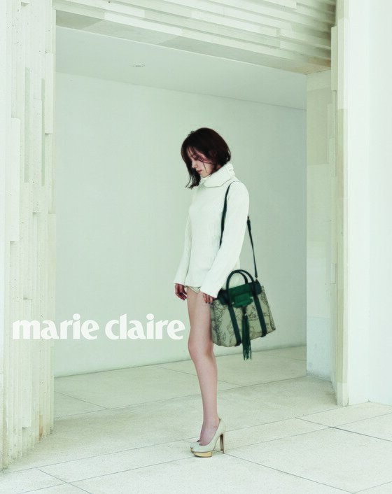 본문 이미지 - 한지민이 패션 화보를 선보였다. ⓒ News1star / 마리끌레르