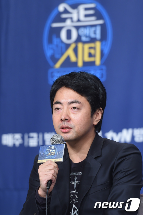 (서울=뉴스1스타) 고아라 기자 = 유성모 PD가 26일 오전 서울 영등포 타임스퀘어 아모리스홀에서 열린 tvN '콩트앤더시티'(연출 유성모) 제작발표회에 참석해 질문에 답하고 있 …