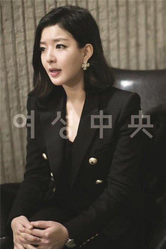 본문 이미지 - 도도맘 김미나씨가 "불륜은 잠자리 여부"라고 밝히며 "강용석 변호사와 안잤다"고 일축했다. ⓒ News1star/여성중앙