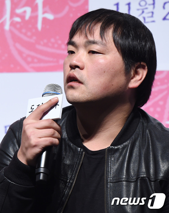 (서울=뉴스1스타) 권현진 기자 = 만능 재주꾼.이종필 감독이 29일 오전 서울 압구정cgv에서 열린 영화 ‘도리화가’ 제작발표회에 참석해 인사말을 하고 있다.'도리화가'는 186 …