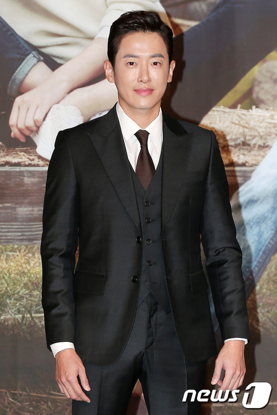 (서울=뉴스1) = 배우 최필립이 29일 서울 마포구 MBC 상암신사옥 골든마우스홀에서 열린 MBC 새 아침드라마 '내일도 승리' 제작발표회에 참석해 포즈를 취하고 있다. '내일도 …