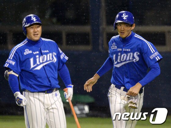 본문 이미지 - 구자욱&#40;오른쪽&#41;과 최형우가 2026시즌 삼성 라이온즈 유니폼을 입고 뛴다. 뉴스1 DB ⓒ News1 이동원 기자